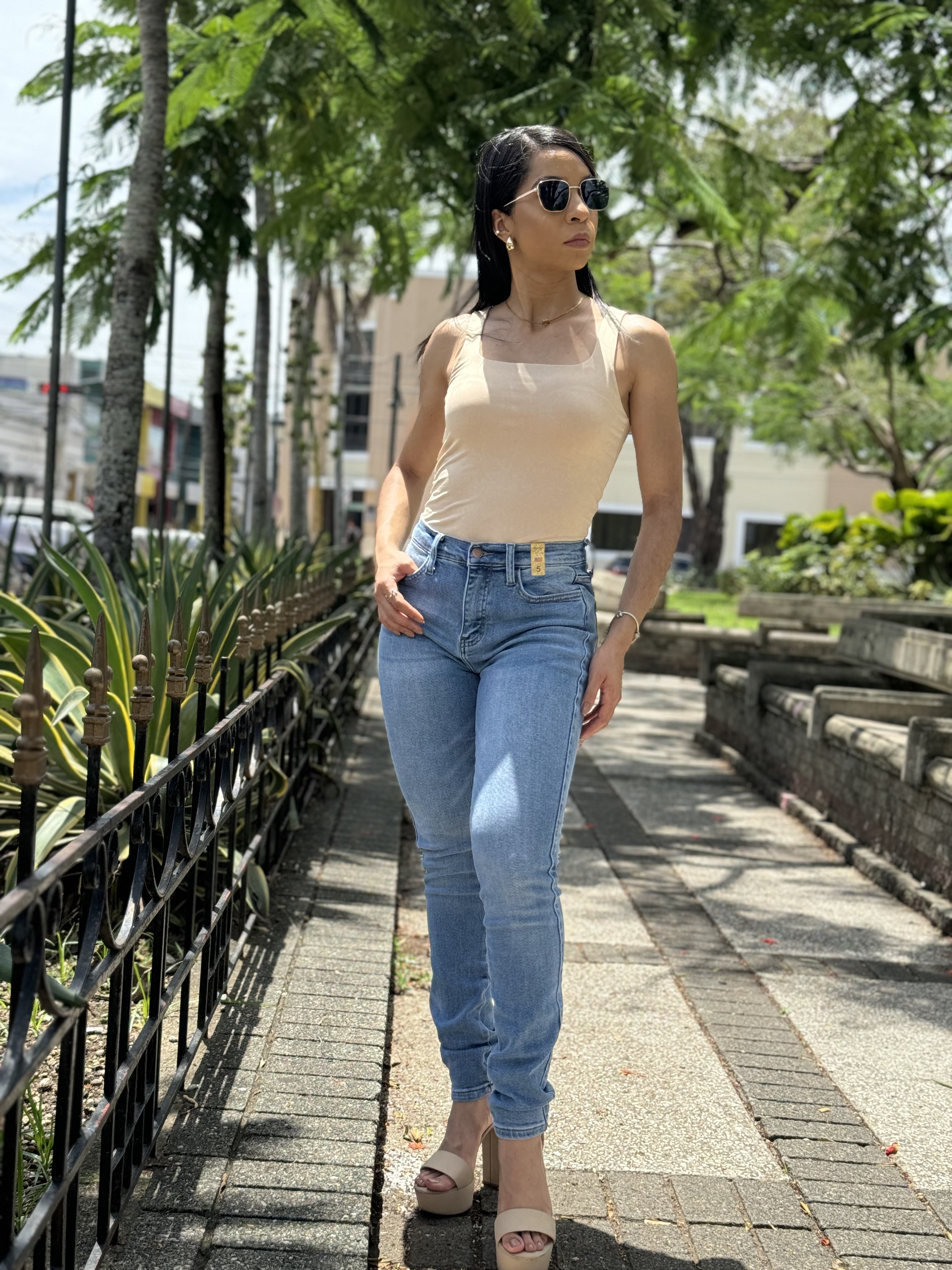 Sleeveless-Basic Squar-Shape Knit Bodysuit