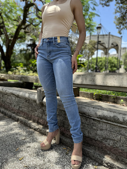 Elegant Light Blue Jeans for Effortless Chic