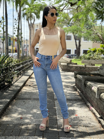 Elegant Light Blue Jeans for Effortless Chic
