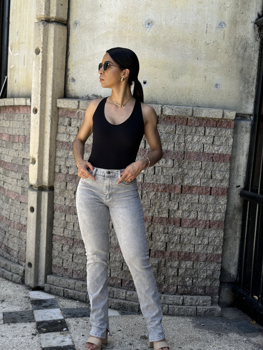 Urban Chic Light Grey Jeans with Effortless Style