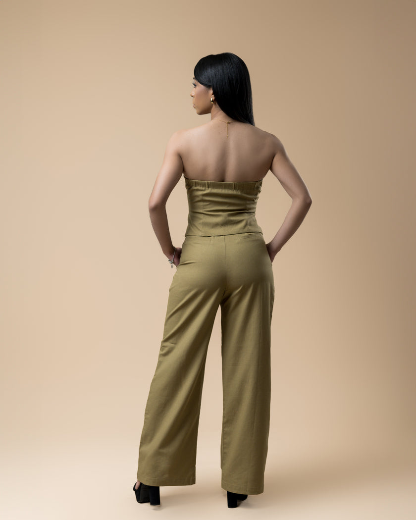 Conjunto de chaleco tubo verde oliva y pantalón largo de cintura alta
